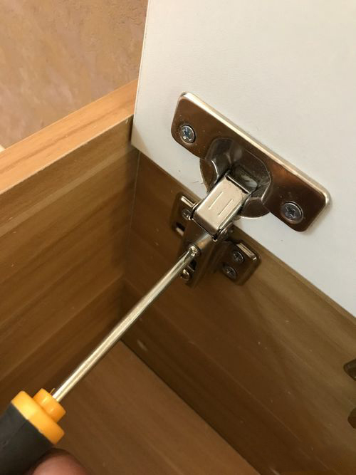 How to install cabinet door hinge